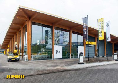 Jumbo Supermarkten is een snelgroeiend Food-bedrijf met vestigingen in Nederland en België. RBM is trots om samen met Jumbo te komen tot het bouwen van toonaangevende Jumbo vestigingen. Onlangs nog is de meest duurzame supermarkt van de Benelux in Goor geopend. Ook hier speelde RBM met haar partners een belangrijke rol.